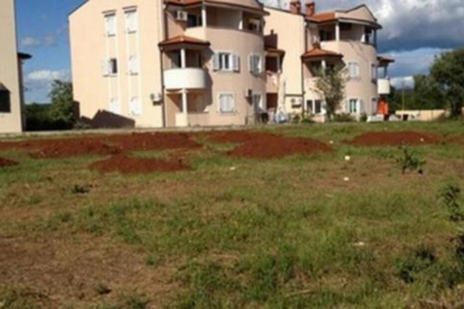 Teren za buduće malonogometno igralište građani su već iskrčili (V. HABEREITER)