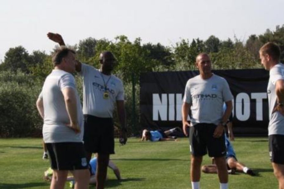 Patrick Vieira u društvu ostalih trenera omladinskog pogona Manchester Cityja