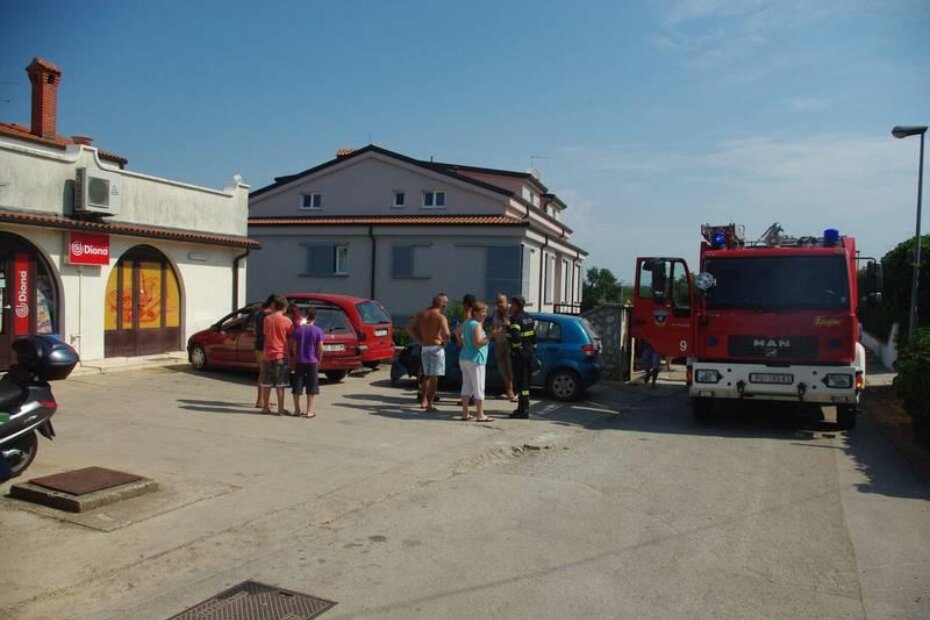 Poprište nesreće bilo je parkiralište ispred marketa u naselju Vranići