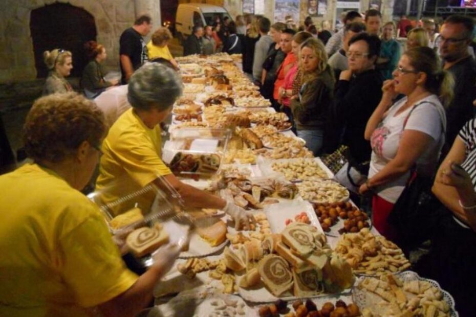 Nestrpljivo iščekivanje degustacije kolača Slatke Istre