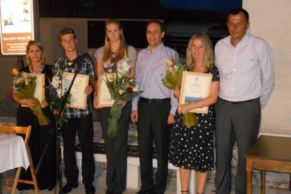 Laureati s načelnikom Funtane Mladenom Grgetom i predsjednikom vijeća Marinom Tonkovićem