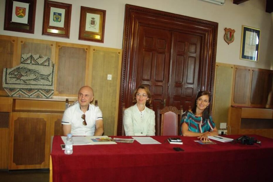 Direktor Ureda TZ grada Poreča Nenad Velenik, dogradonačelnica Nadia Štifanić Dobrilović i viša stručna suradnica za odnose s javnošću i protokol Saša Guttman na konferenciji za medije