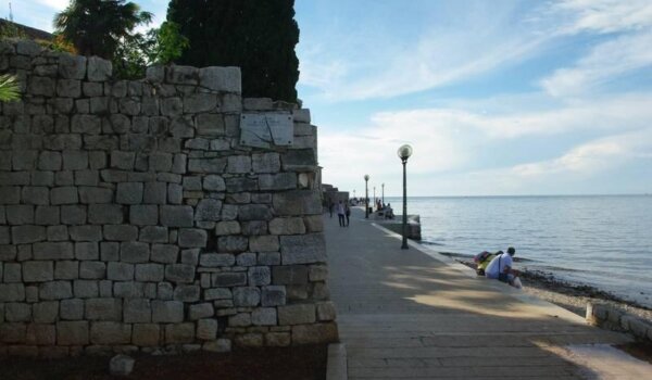Fotopriča - porečki lungomare: Prijeti li novo urušavanje?
