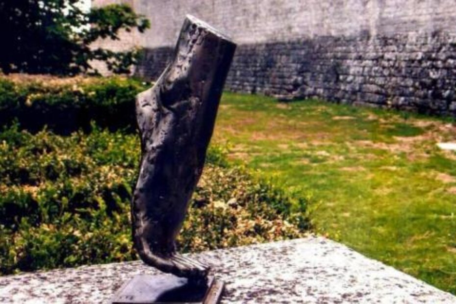 Skulptura "Dancing Foot"