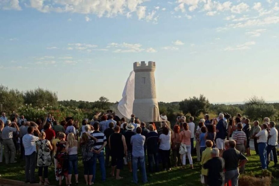 Otkrivanje skulpture Tar-Turris-Torre (V. H.)