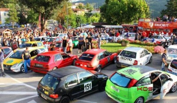 Velika parada automobilista uvod u 32. Buzetske dane