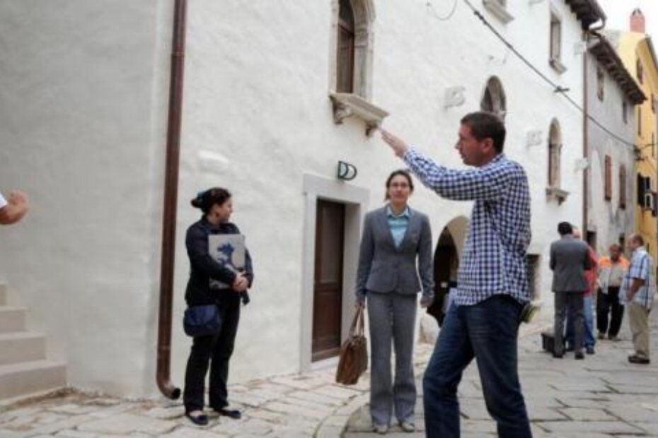 Provođenju ovrhe prisustvovale su sukobljene strane, službene osobe i predstavnik Ministarstva kulture