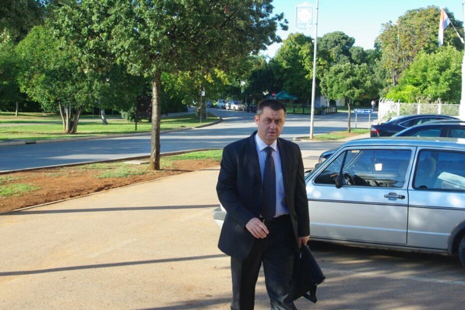 Tajnik SDP-a Igor Dragovan stigao je na sastanak pola sata nakon početka