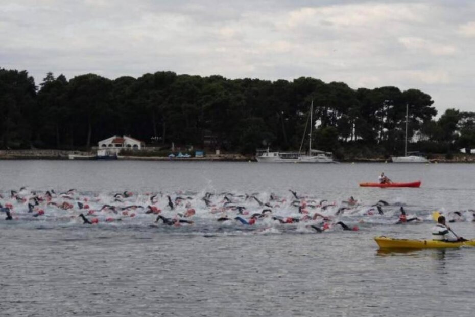 Plivački dio triatlona startao je u osam sati