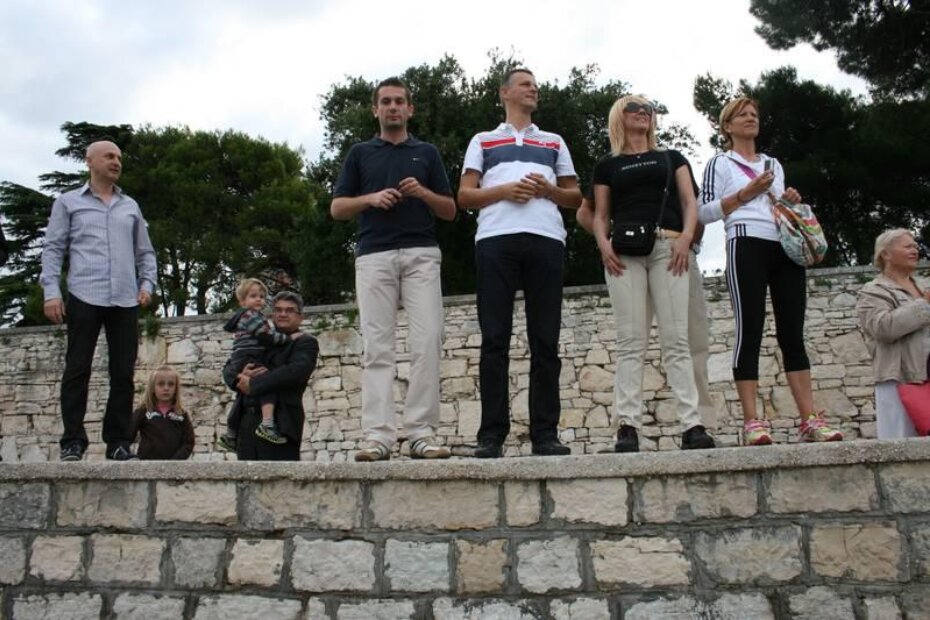 Gradonačelnik Edi Štifanić u društvu župana Valtera Flege, dogradonačelnice Nataše Basanić Čuš, direktora TZ Nenada Velenika i pročelnika Kabineta župana IŽ Duška Kišberija