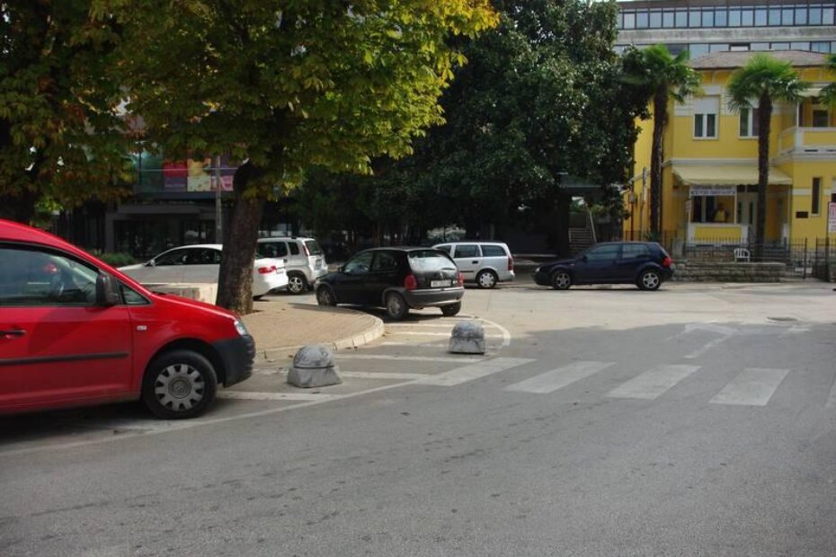 Automobili se sa betonskim gljivama sudaraju gotovo svakodnevno, a često i više puta dnevno