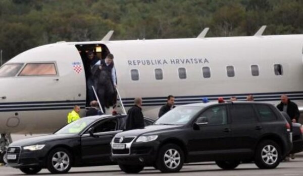 Vladinim avionom na Krk zbog 'privatnog posjeta'