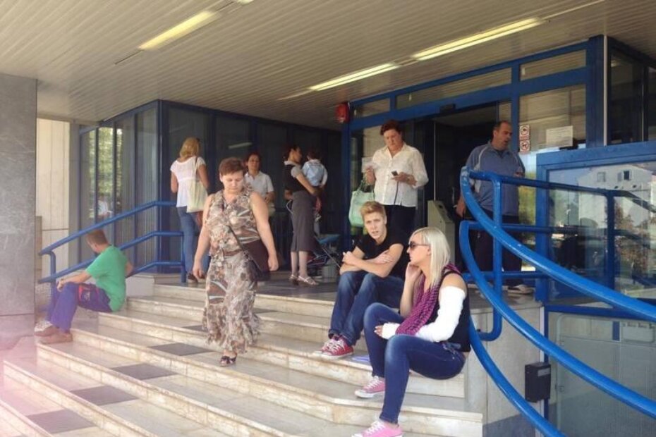 Građani 'kampiraju' pred PU istarskom (K. TADIJIĆ)