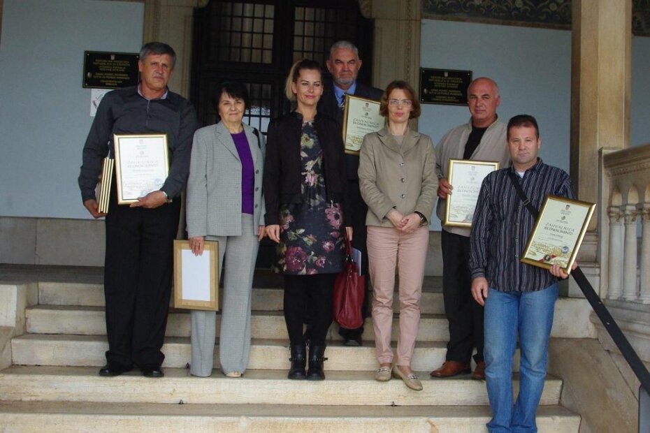 Jubilarni darivatelji krvi sa dogradonačelnicom Nadiom Štifanić Dobrilović i ravnateljicom Gradskog društva Crvenog križa Vesnom Janko Finderle