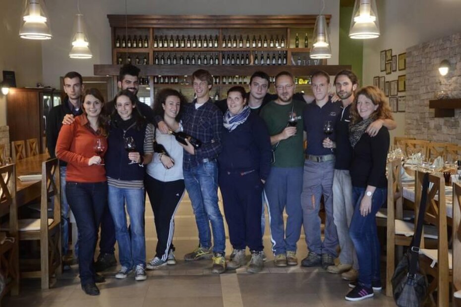 Polaznici s enologinjom Agrolagune Sabinom Salamun (prva slijeva)