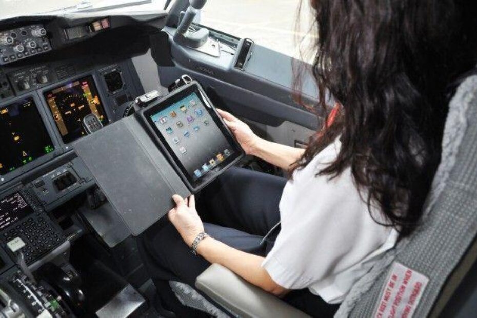 Pilotkinja s iPadom prije odluke FAA. Čini se na prvi pogled da ne strepi od možebitne havarije?