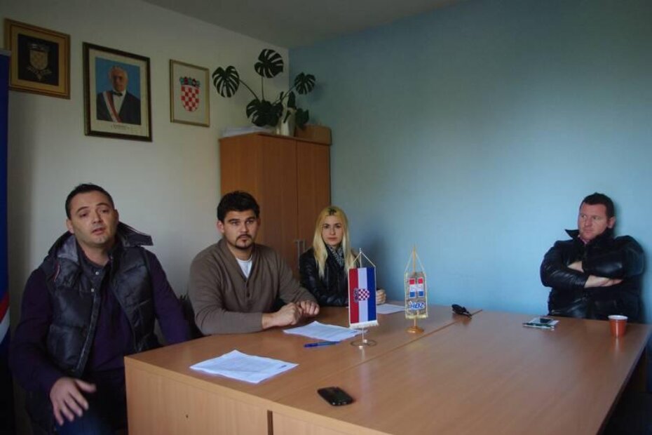 Tajnik porečkog HDZ-a Dražen Prgić, predsjednik Nikola Nino Smolčić, članica Bojana Fazlić i rizničar Robert Đaković