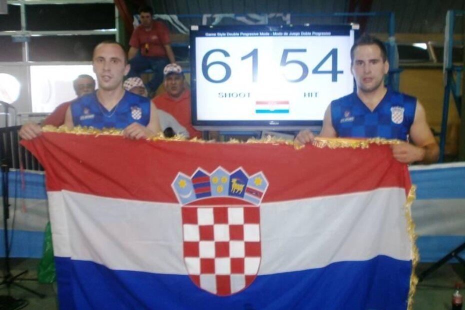 Darijan Živolić i Leo Brnić sa hrvatskom zastavom na SP u Argentini