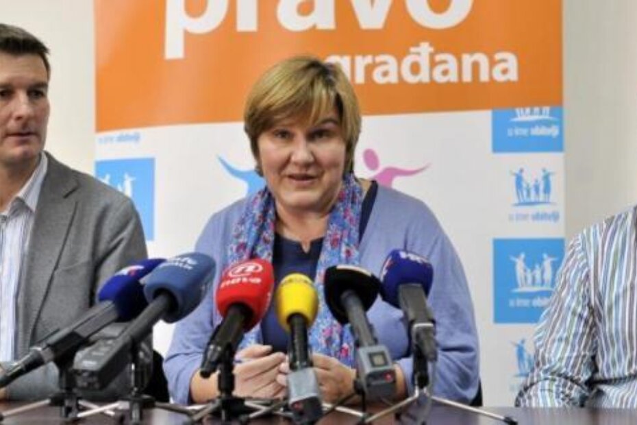 Članovi "U ime obitelji" na nedavnoj presici (B. KONJECIĆ/CROPIX)