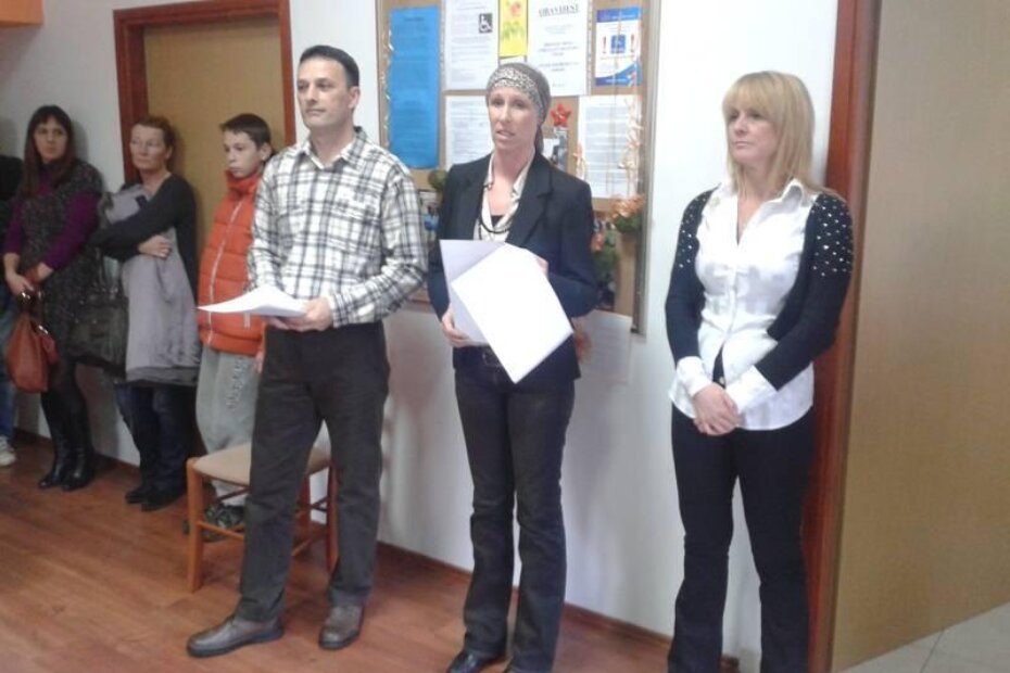 Predsjednik Društva invalida Poreč Slavko Pušić, tajnica Sandra Brečevac i dogradonačelnica Nataša Basanić Čuš na domjenku