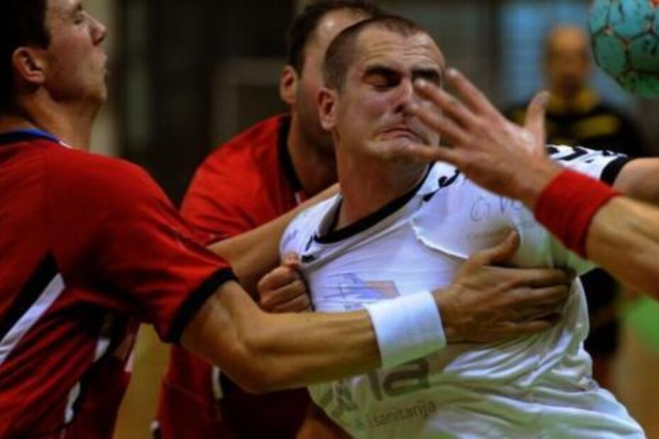 Zaustavljeni porečki rukometaši - Tim Thoss (M. MIJOŠEK)