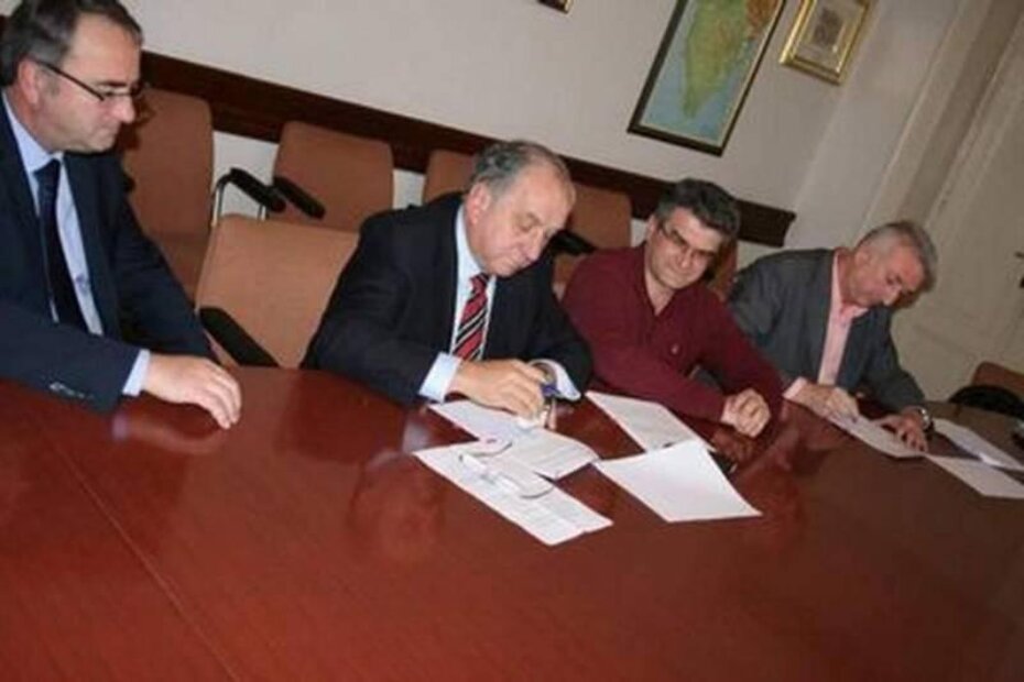 Potpisivanje ugovora za pretovarnu stanicu (foto Grad Poreč)
