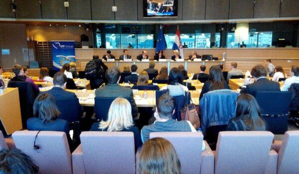 Konferencija o nezaposlenosti mladih: Trebamo naučiti mlade kako ribu uloviti a ne kako ribu dobiti