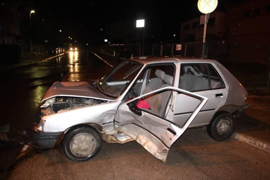 Vozač Peugeota lakše je ozlijeđen