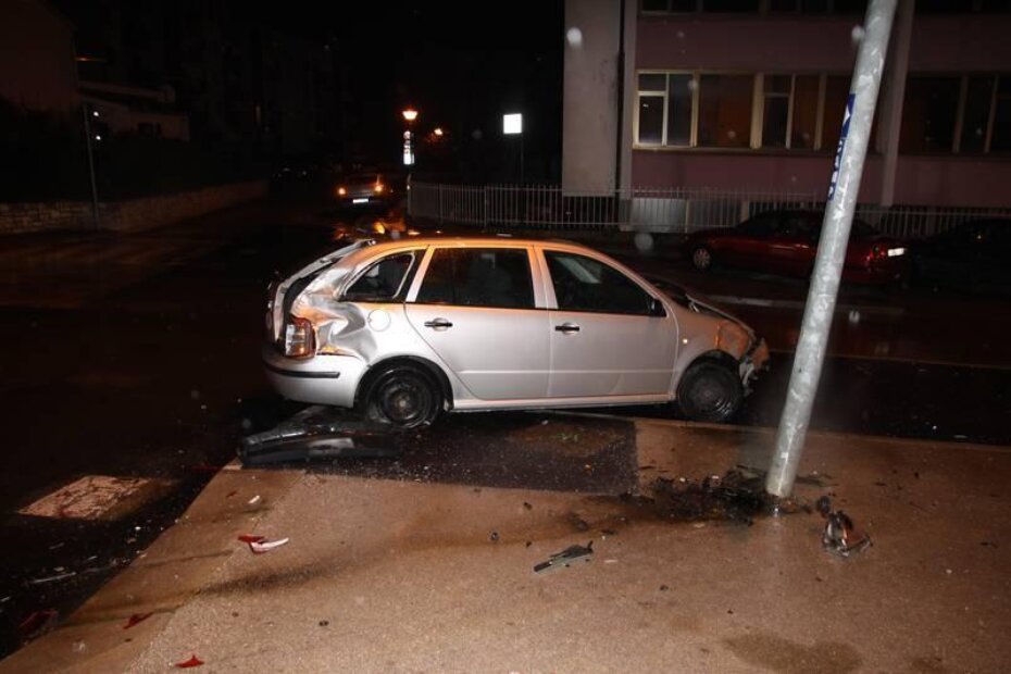 Vozaač Škode prošao je bez ozljeda