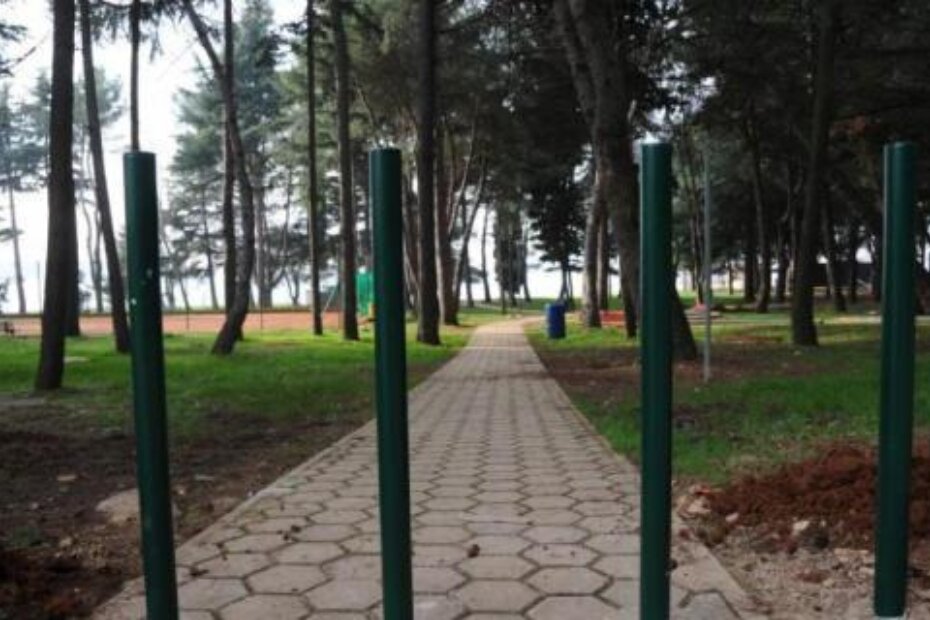 Prepreke na putu do plaže na Picalu (M. MIJOŠEK/arhiva)