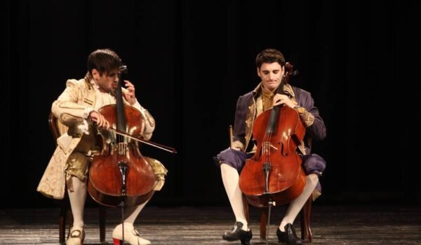 Objavljen spot 2Cellosa 'Thunderstruck' snimljen u porečkom kinu