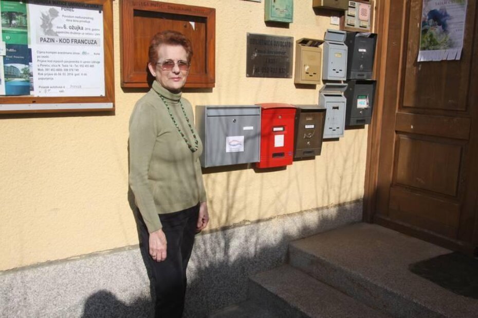 Snježana Mekota ispred "Žute zgrade stranaka"