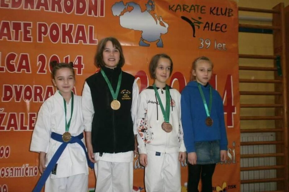 Sonja Rajko (lijevo)