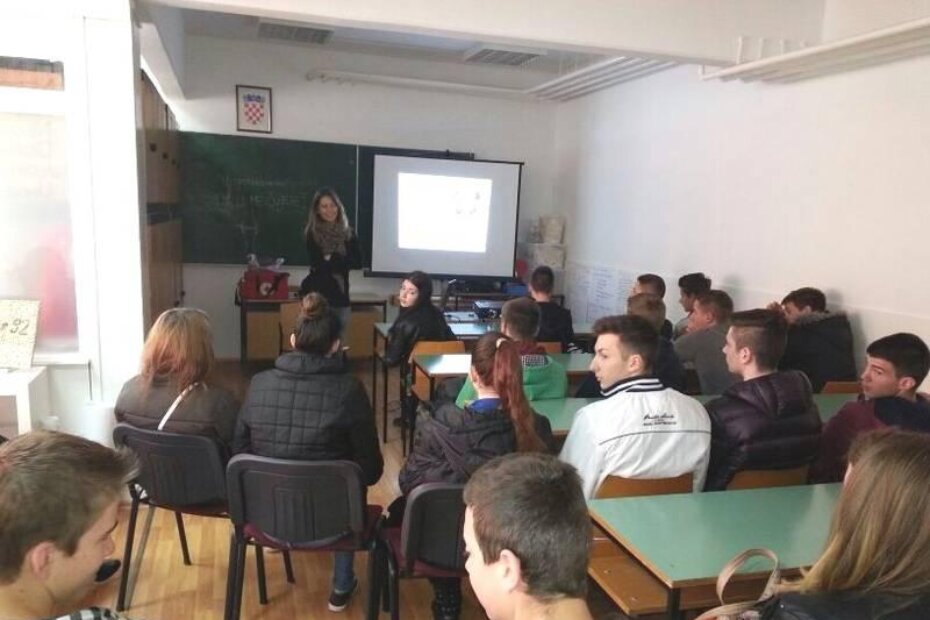 Učenici SŠ Antona Štifanića na Danima otvorene nastave u Crvenom križu Poreč