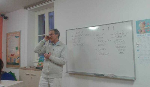 Dino Debeljuh u Gradskoj knjižnici o važnosti pravilnog disanja za zdravlje i zadovoljstvo