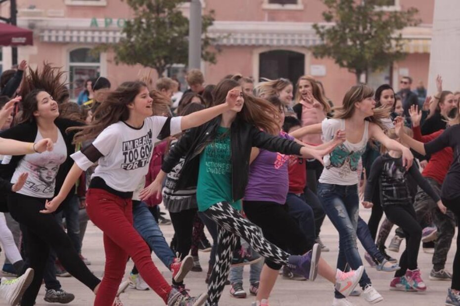 Happy: Sa jučerašnjeg masovnog snimanja na Trgu slobode u Poreču