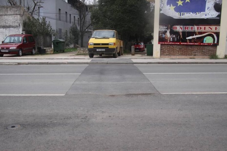 Friška zakrpa koja je već zrela za krpanje