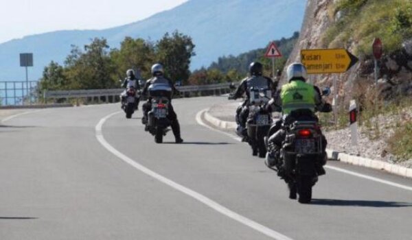 Motoriste ugrožavaju vozači automobila