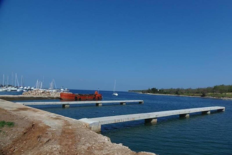 Dosad su izgrađena dva nova mola u Červar Portu, a sada slijedi produljenje lukobrana (V. HABEREITER)