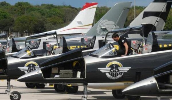Breitling Jet Team sletio u pulsku Zračnu luku