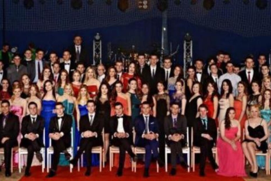 Maturanti srednje škole Mate Balote u dvorani Žatika (foto: SŠ Mate Balote)