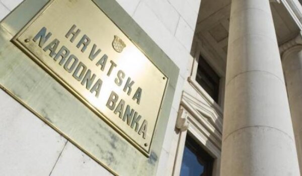 Padaju kamate, no građani se razdužuju