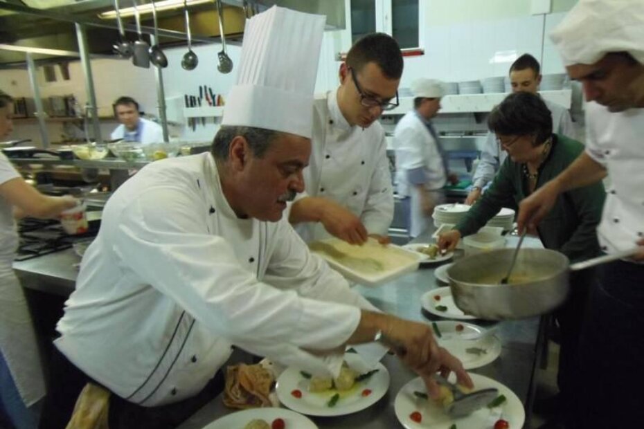 Kuhar Elio Tonetta u priprema predjelo