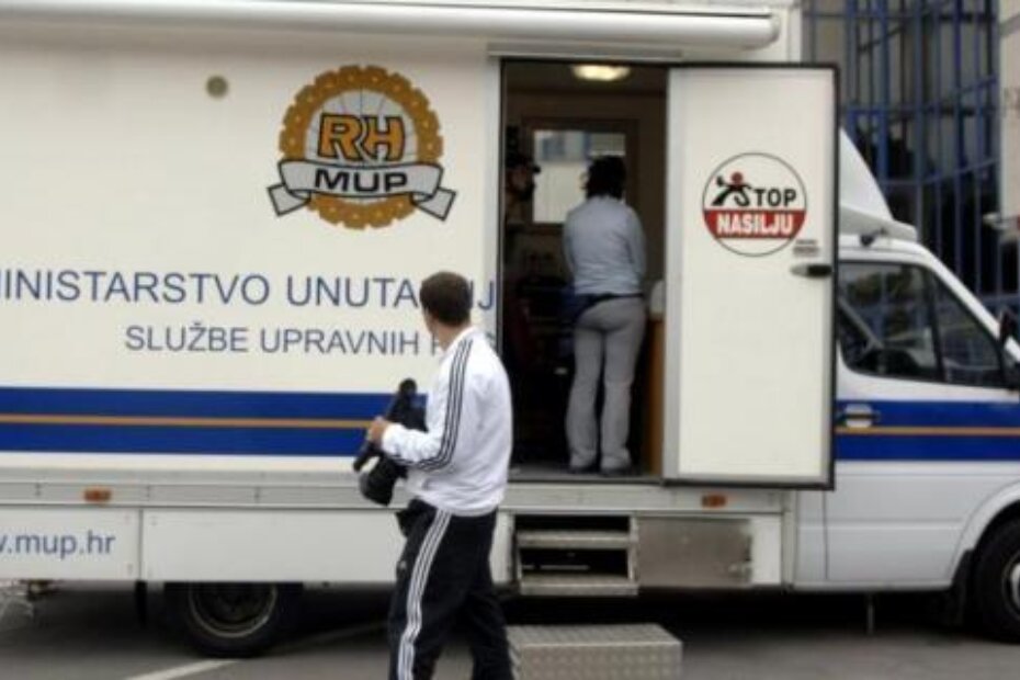 Mobilni šalter MUP-a (M. SARDELIN)