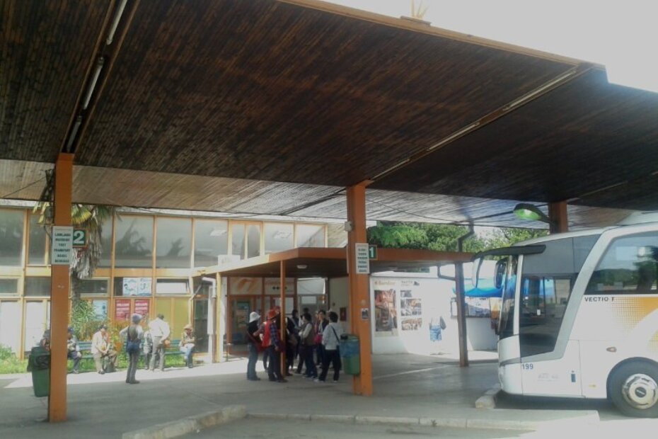 Autobusni kolodvor nedjeljom - turisti prepušteni sami sebi