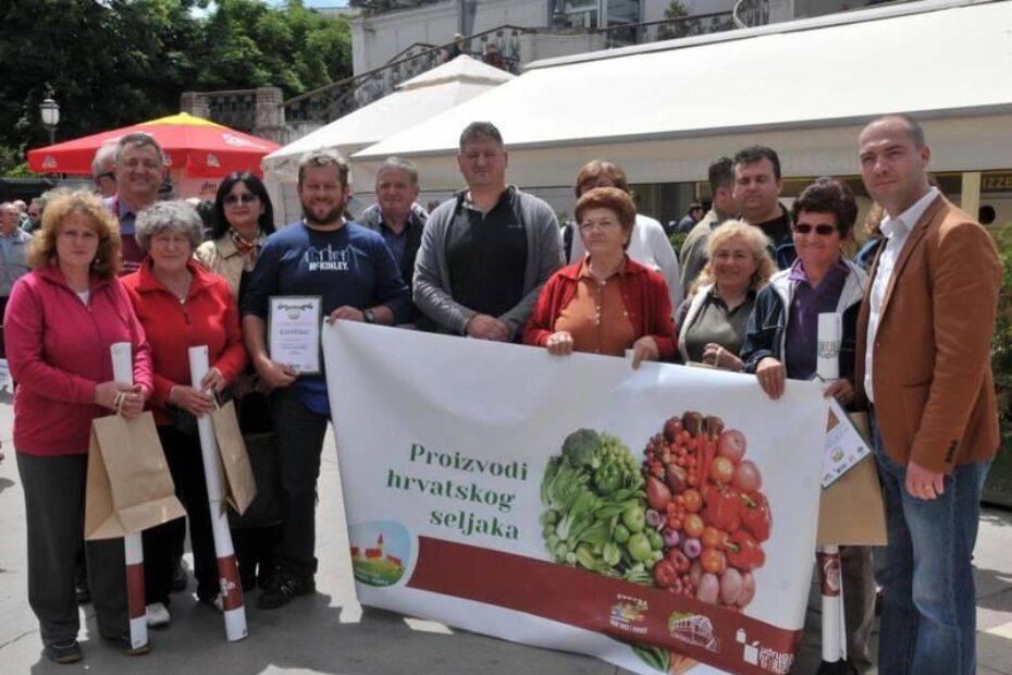 Predstavnici istarskih OPG-ova na pulskoj tržnici 