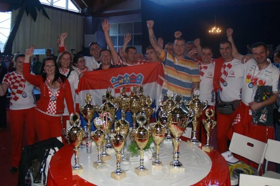 Prizori poput ovog sa EP 2010. u švicarskom Leukerbadu česti su kod hrvatskih pikadista