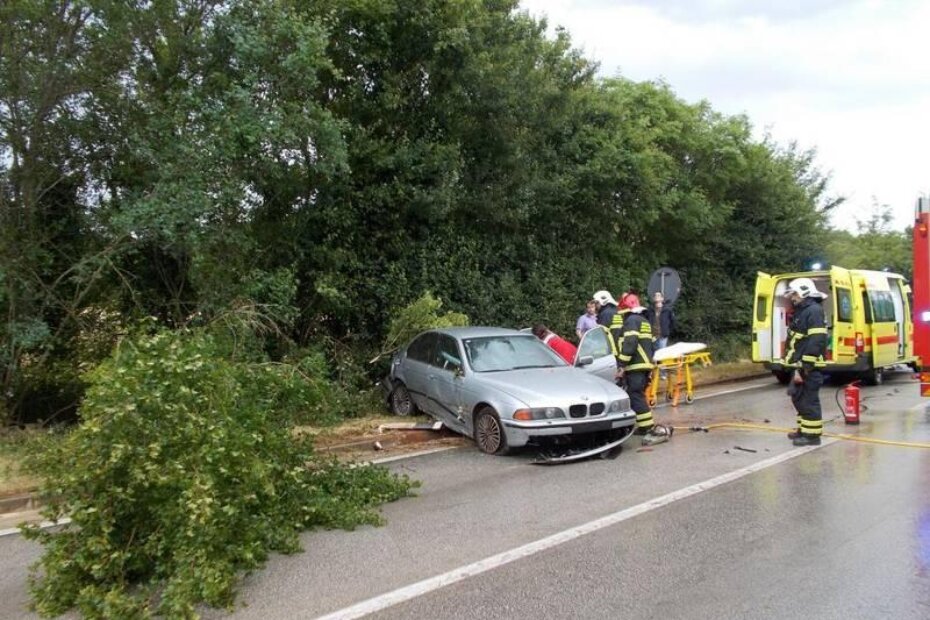 Prometna nesreća na cesti Rovinj - Sošići (Foto: JVP Rovinj)