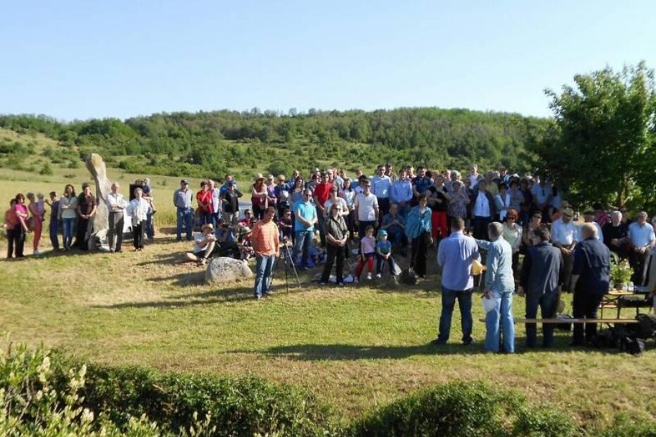 Okupljeni ljubitelji lijepe književnosti na ovogodišnjem susretu na Badavci (D. ŠIŠOVIĆ)