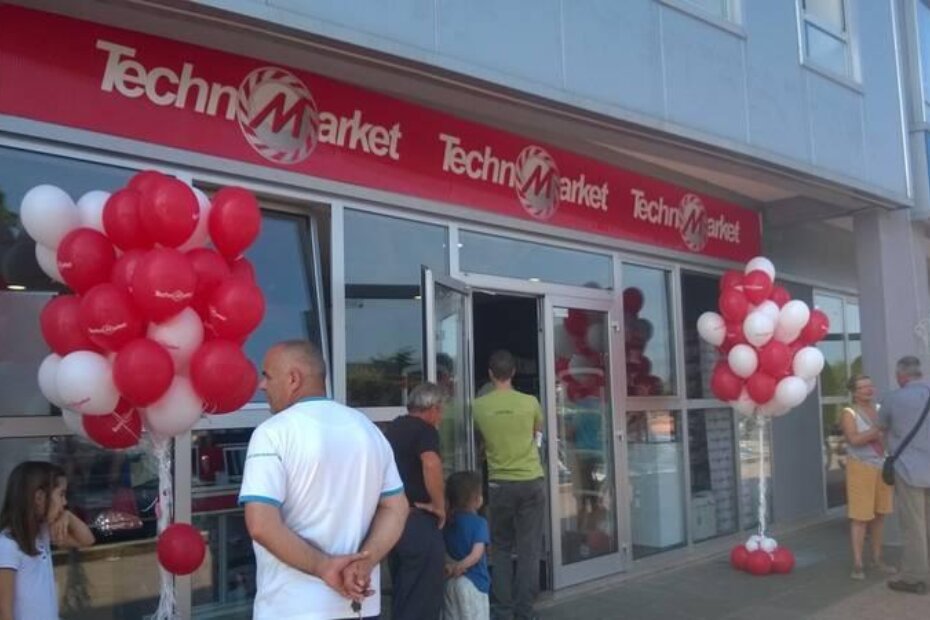 Otvorenje Technomarket trgovine u Vlašićevoj ulici privuklo je mnoge znatiželjnike